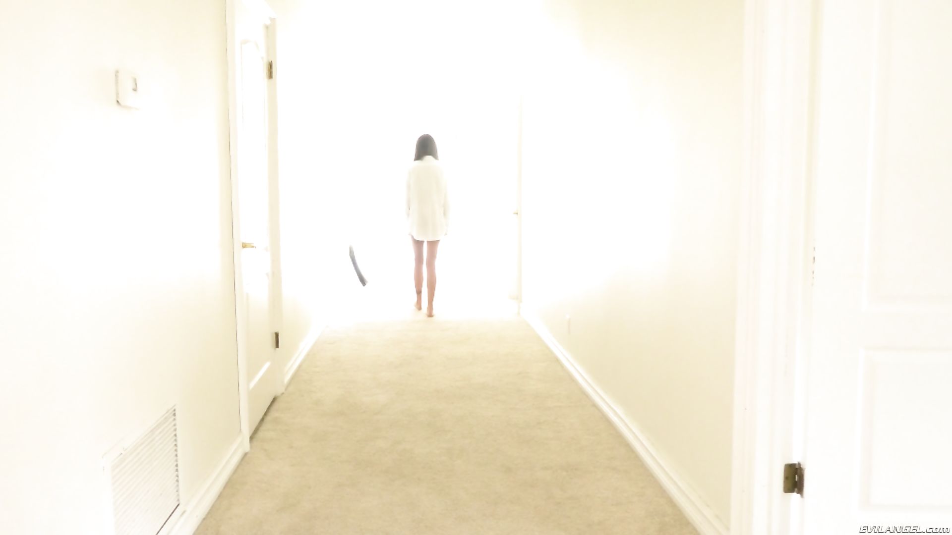 Anal Threesome: Tattooed Leigh Squirts