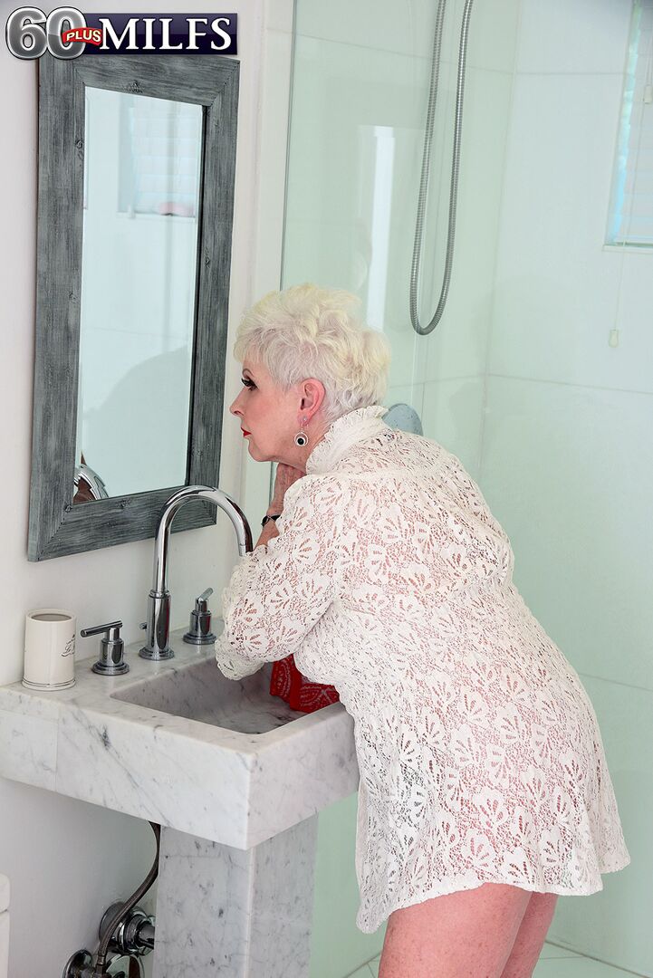 SHOWER TIME AND MORE WITH JEWEL