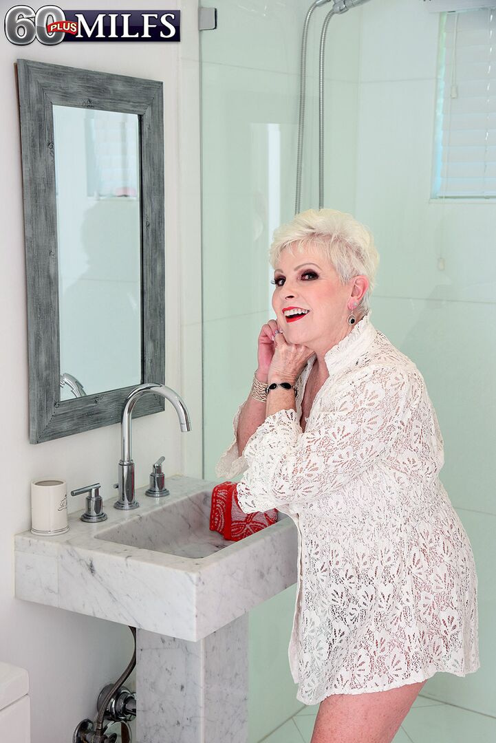 SHOWER TIME AND MORE WITH JEWEL