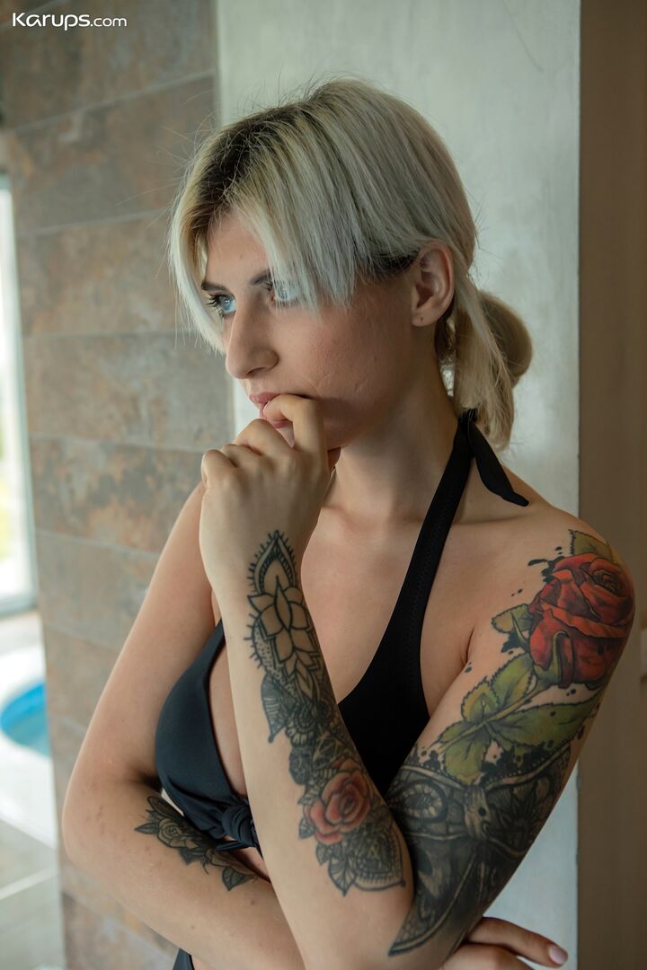 TITS IN THE SPLASH ZONE