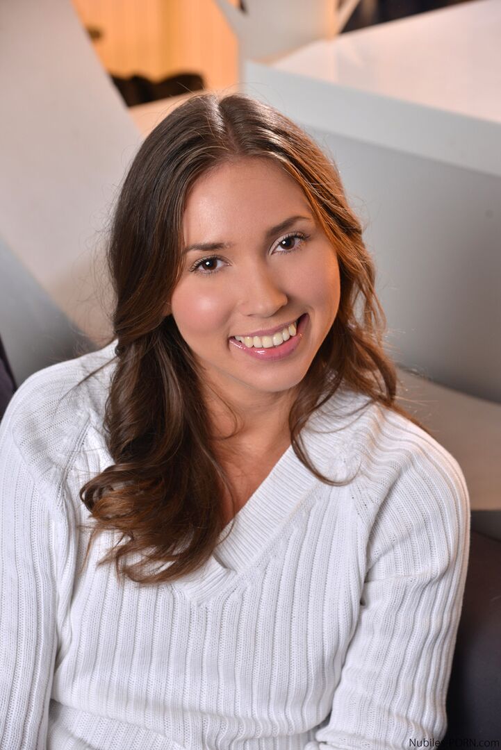 Hold Me Close - S1:E8