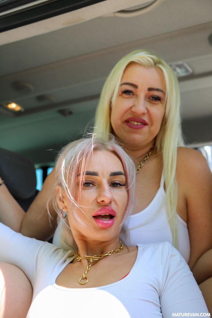 Scooter and vanpussies