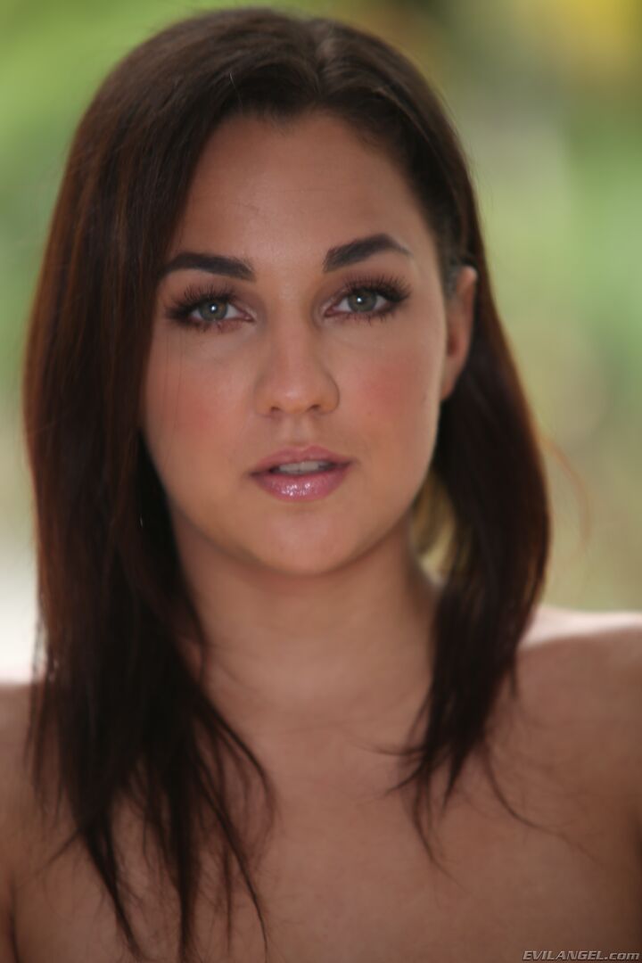 3-HOLE AMARA'S BIG BLACK COCK STEPBRO