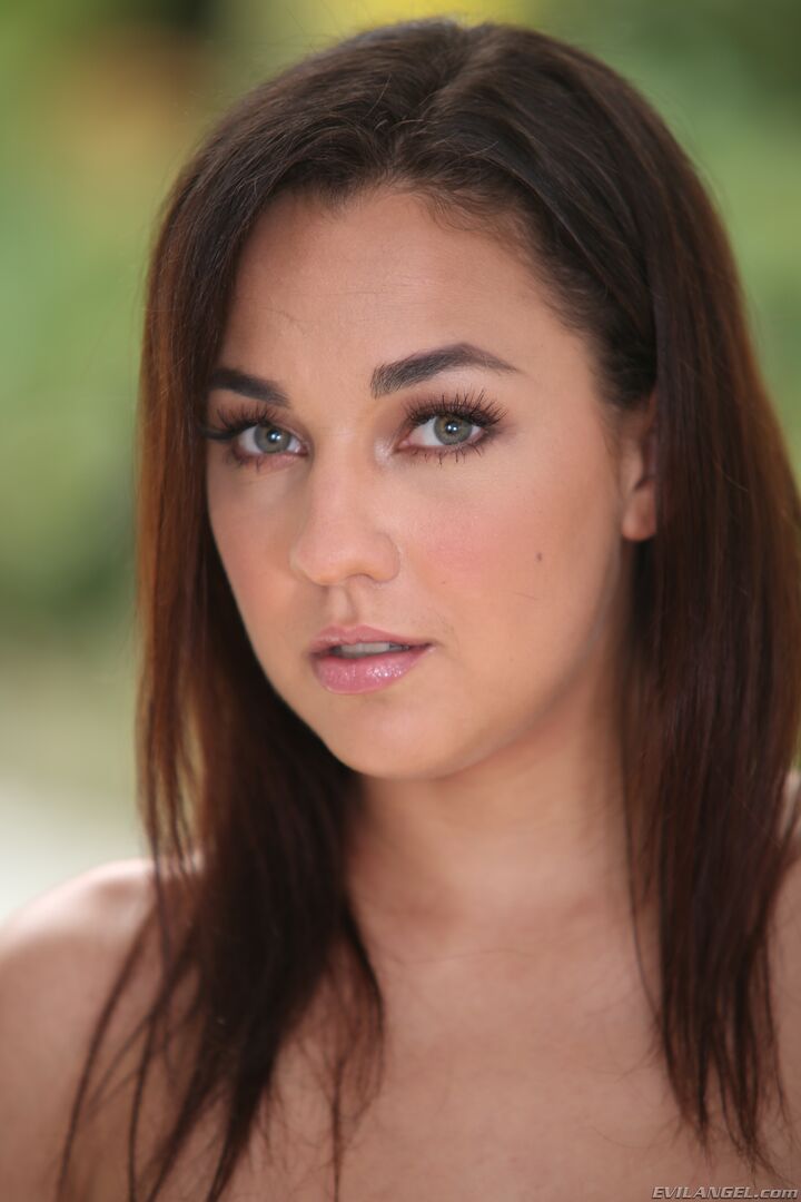 3-HOLE AMARA'S BIG BLACK COCK STEPBRO