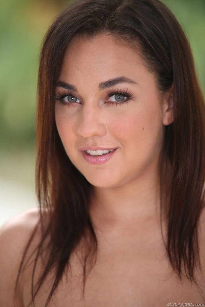 3-HOLE AMARA'S BIG BLACK COCK STEPBRO