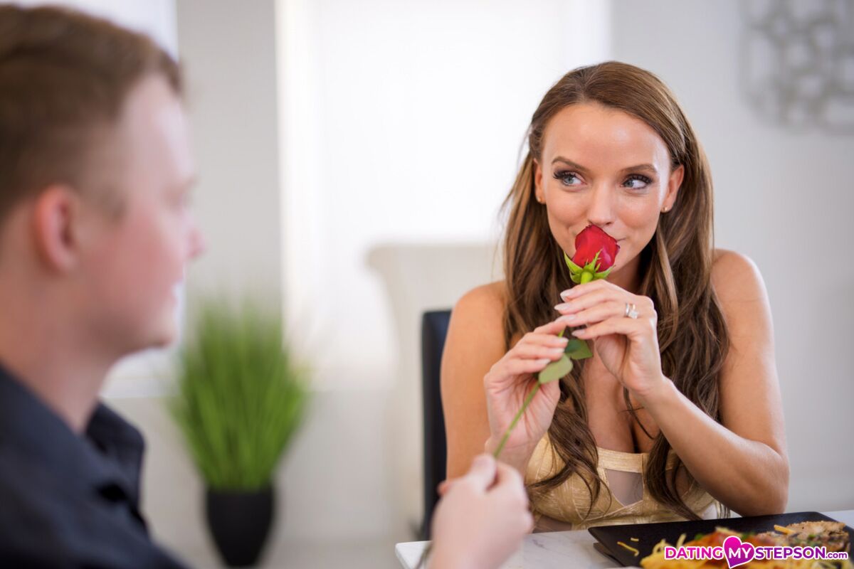 Stepmoms Secret Confession - S1:E5