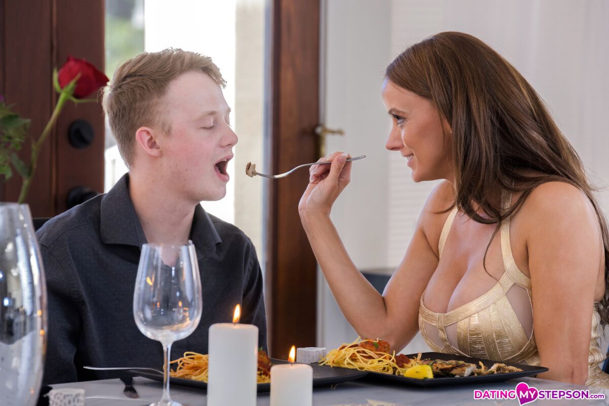 Stepmoms Secret Confession - S1:E5