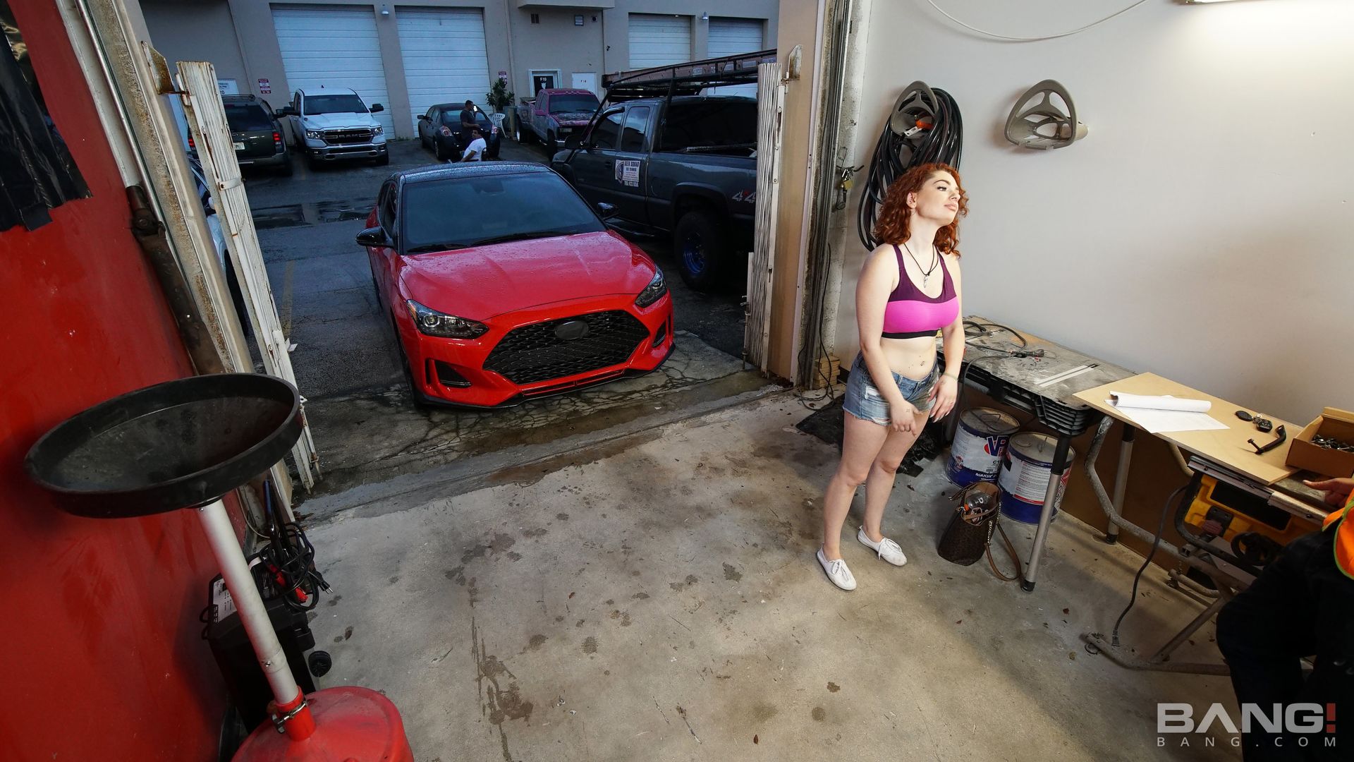 Annabel Redd Gets Her Pussy Wrecked In The Mechanic's Garage