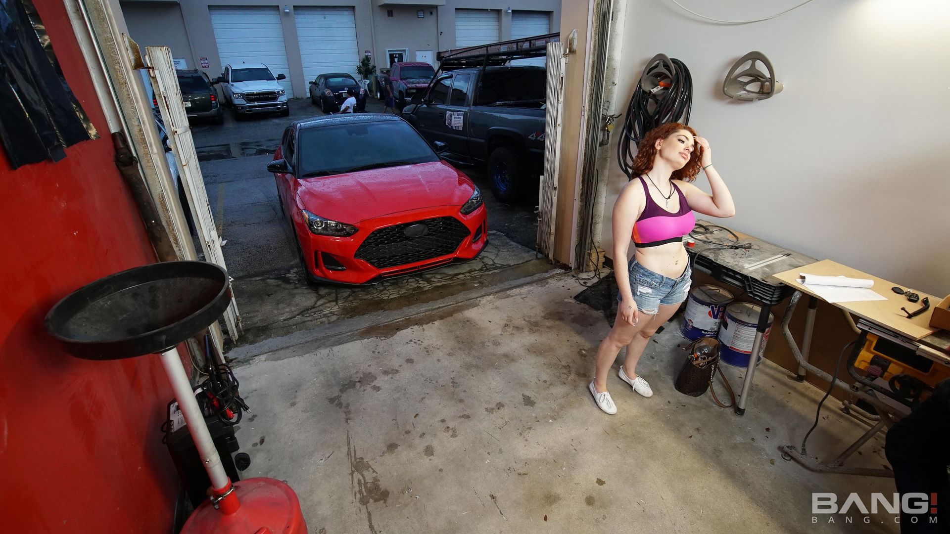 Annabel Redd Gets Her Pussy Wrecked In The Mechanic's Garage