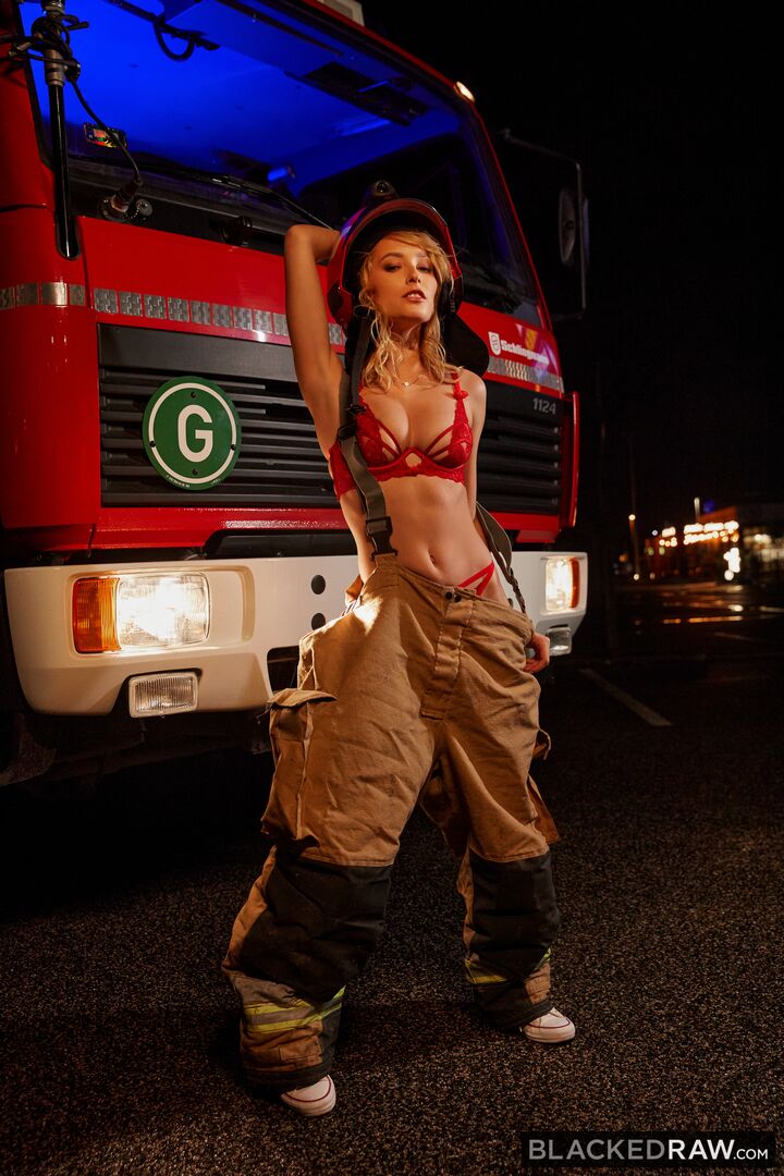 Petite and tight Kelly gets dicked down by BBC