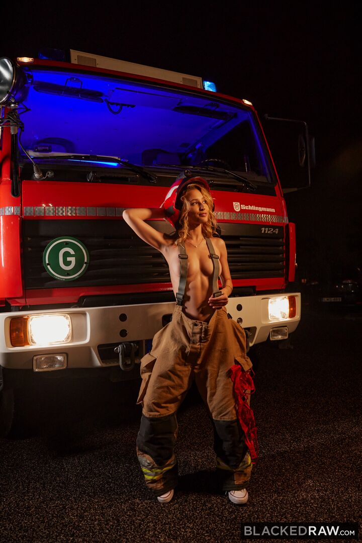 Petite and tight Kelly gets dicked down by BBC