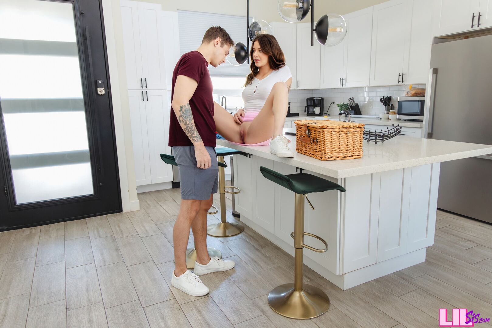 You Can Boss Me Around Lil Sis - S1:E2