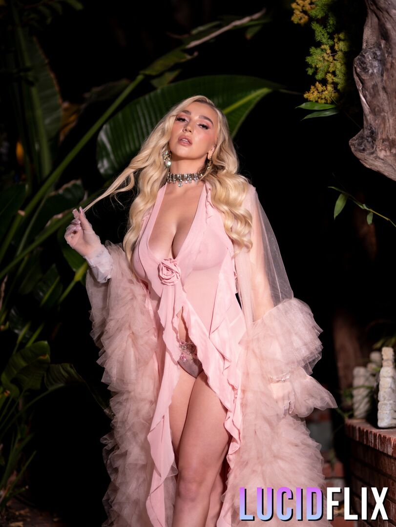 Kendra Sunderland in Nightshade