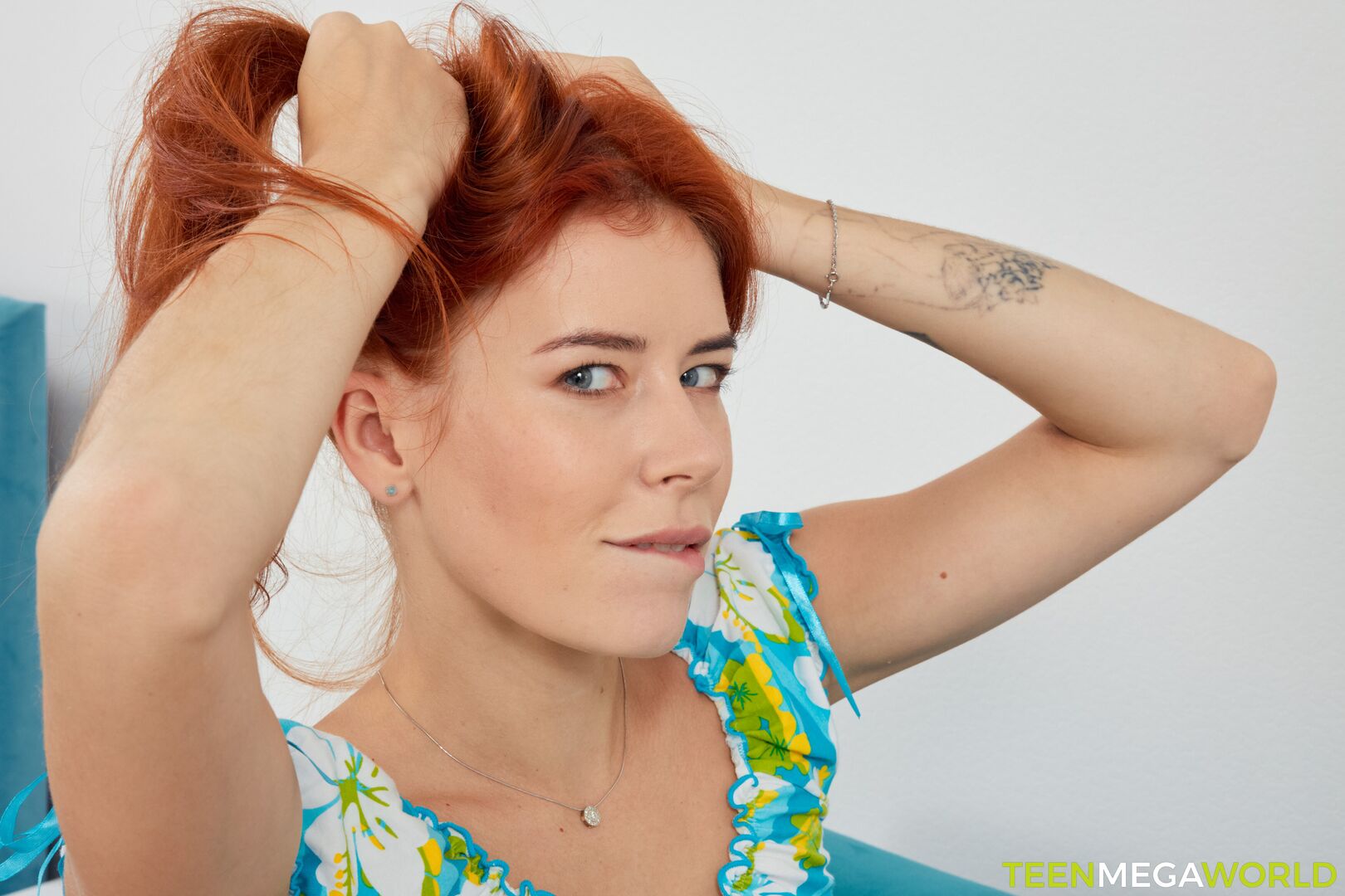 Daytime solo orgasm 22011