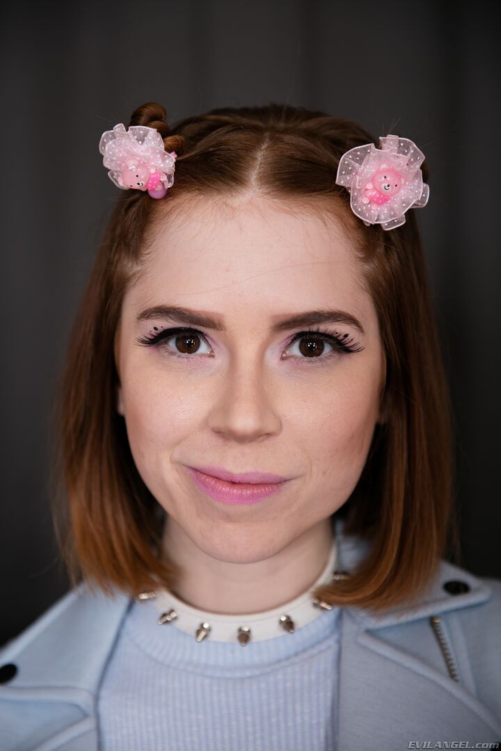 SQUIRTING REDHEAD'S ANAL ONLINE HOOKUP