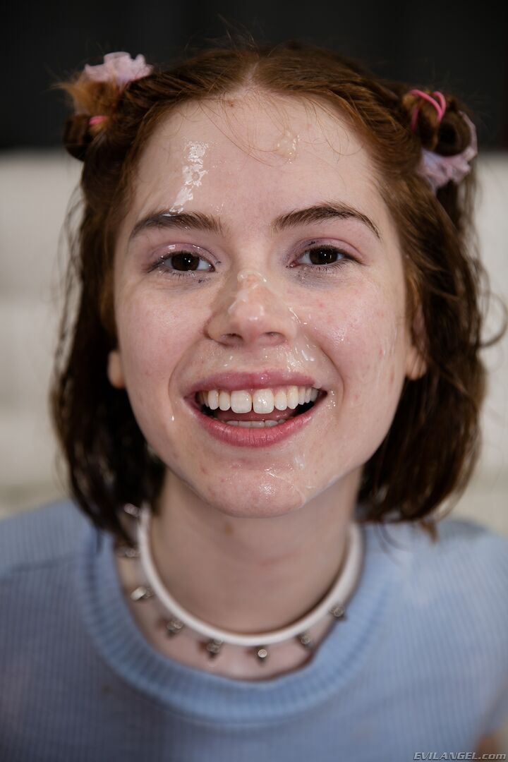 SQUIRTING REDHEAD'S ANAL ONLINE HOOKUP