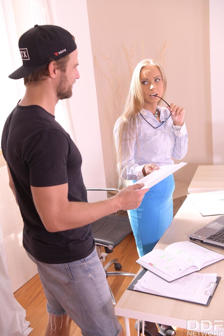 His Fat Cock Makes Her Squirt