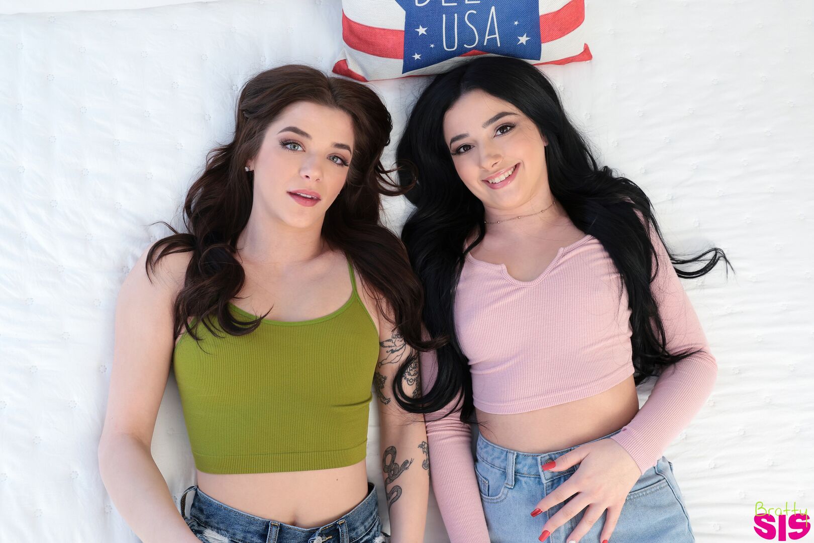 Sharing Stepbros Bed - S32:E4