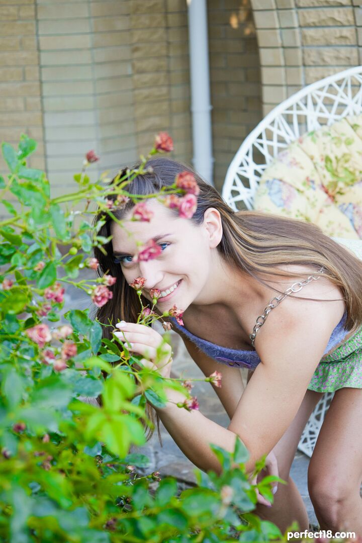 Perfect18 Elise Moon