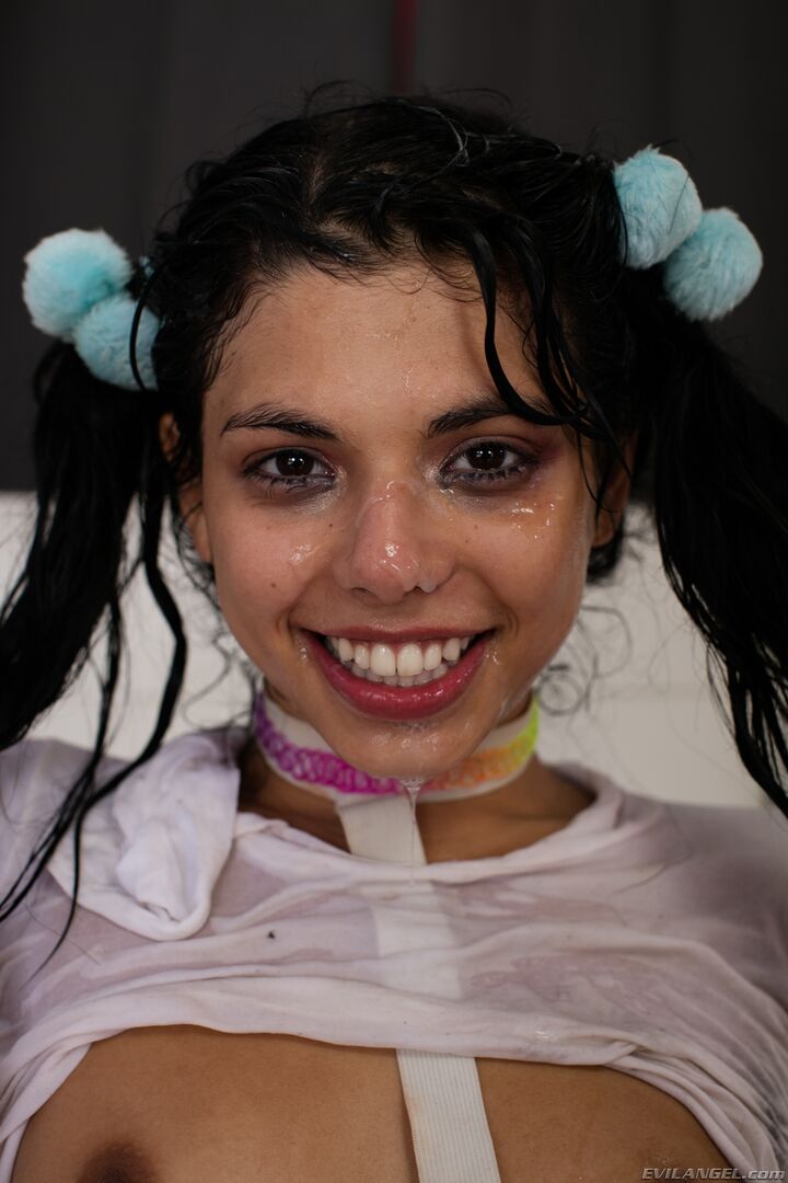 Internet Hook-Up: Squirting Threesome