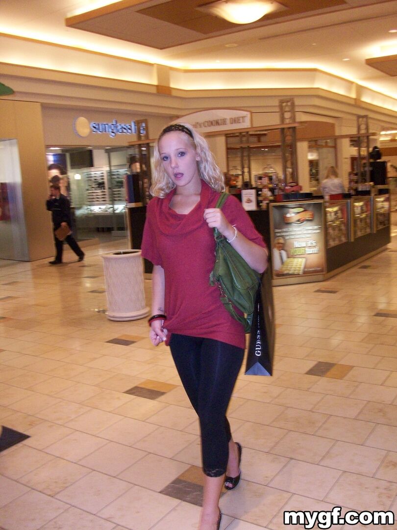 Blondie Takes The Dick