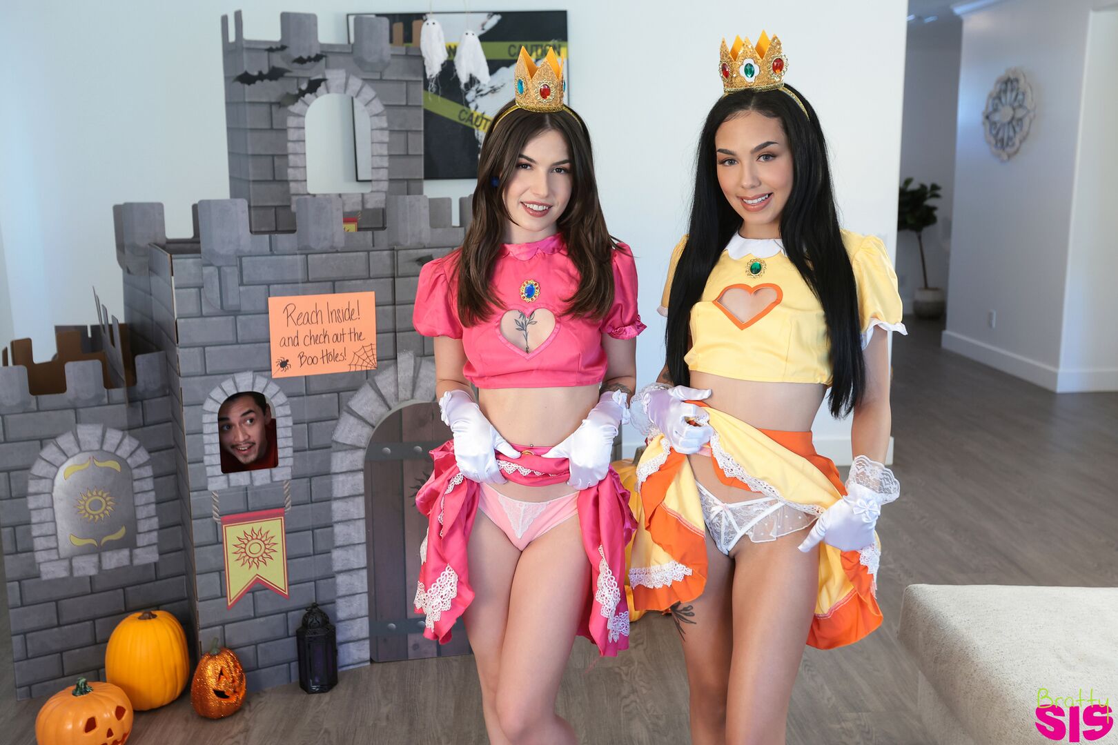 Stepsisters Boo Hole - S34:E2