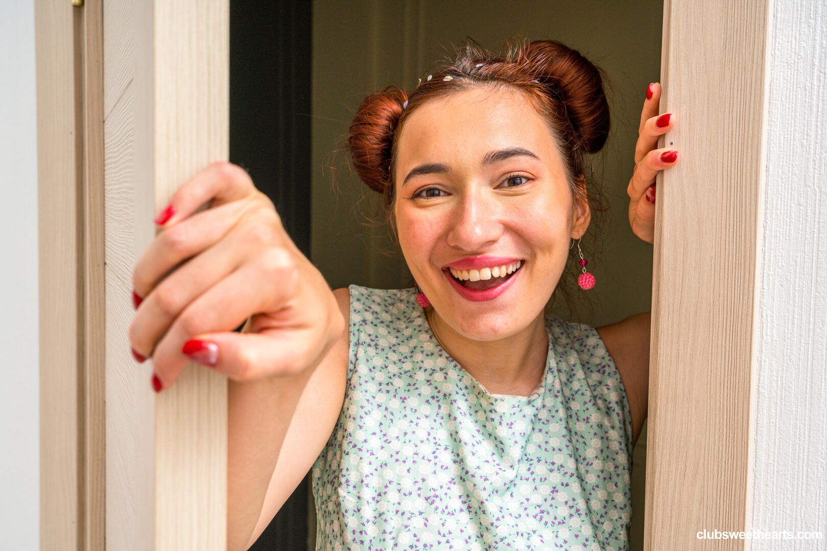 Iris and Angie fucking before painting