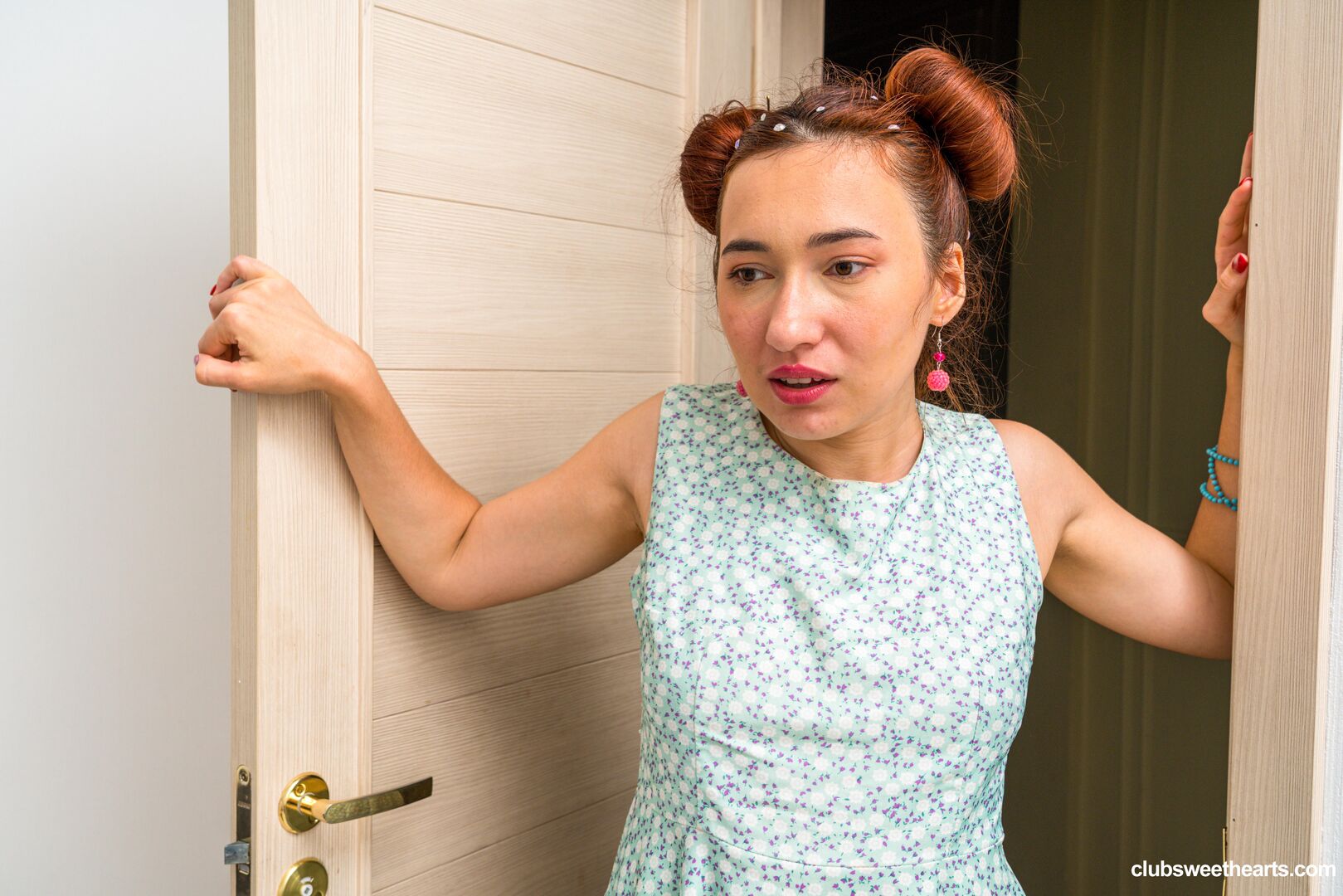 Iris and Angie fucking before painting