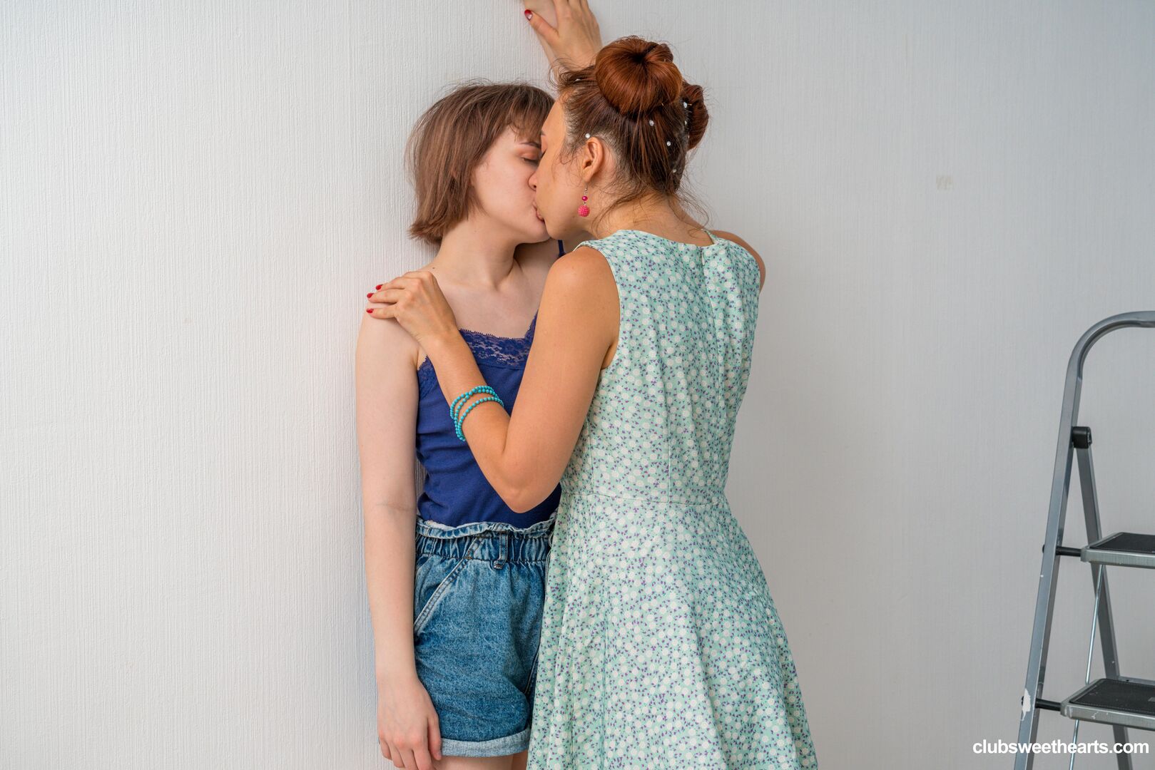 Iris and Angie fucking before painting