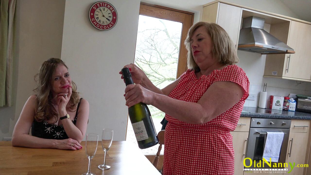 TWO MATURE LESBIANS HAVE MET AFTER QUITE SOME TIME