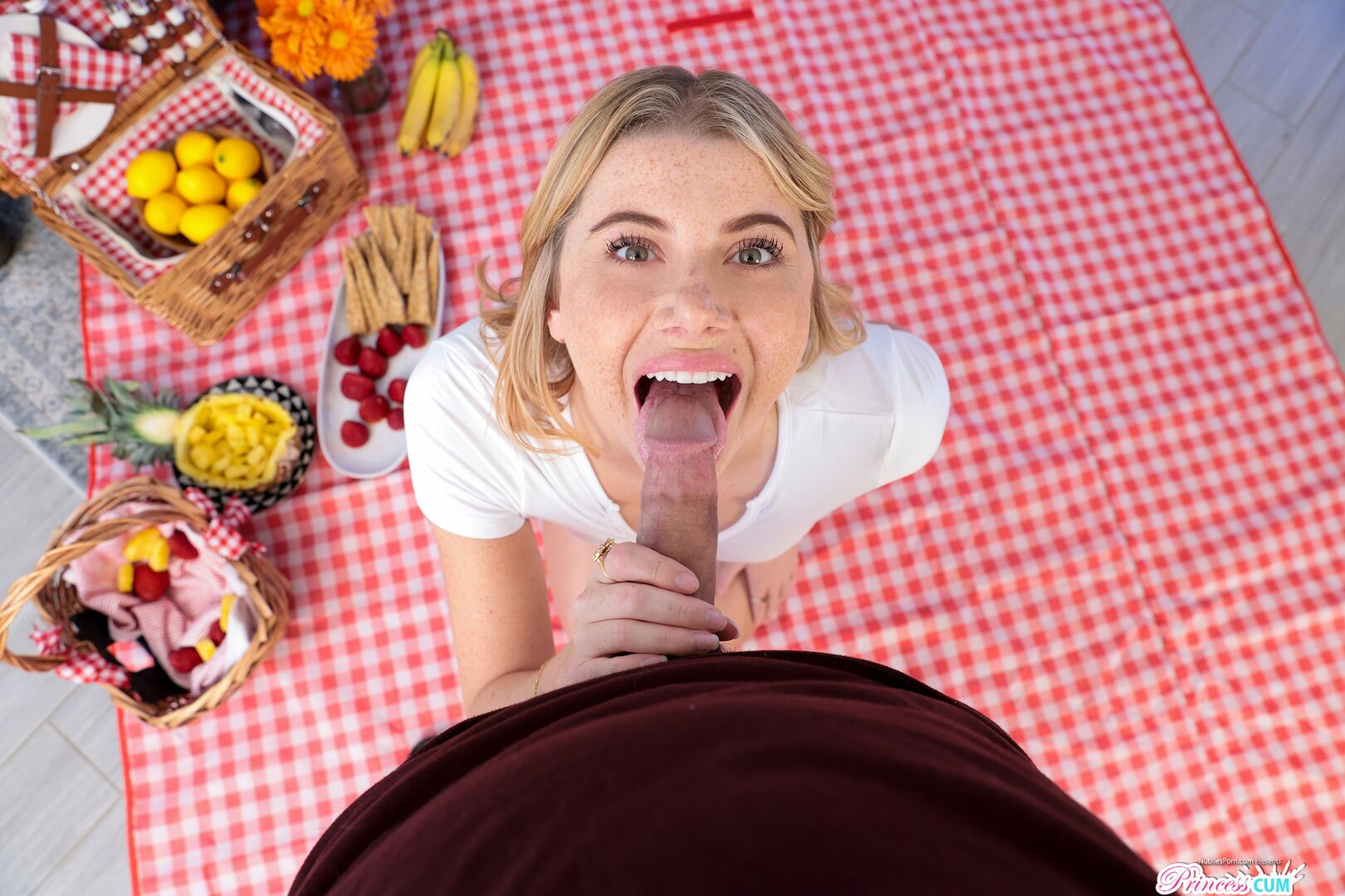 Stepsisters Juice Box - S11:E8