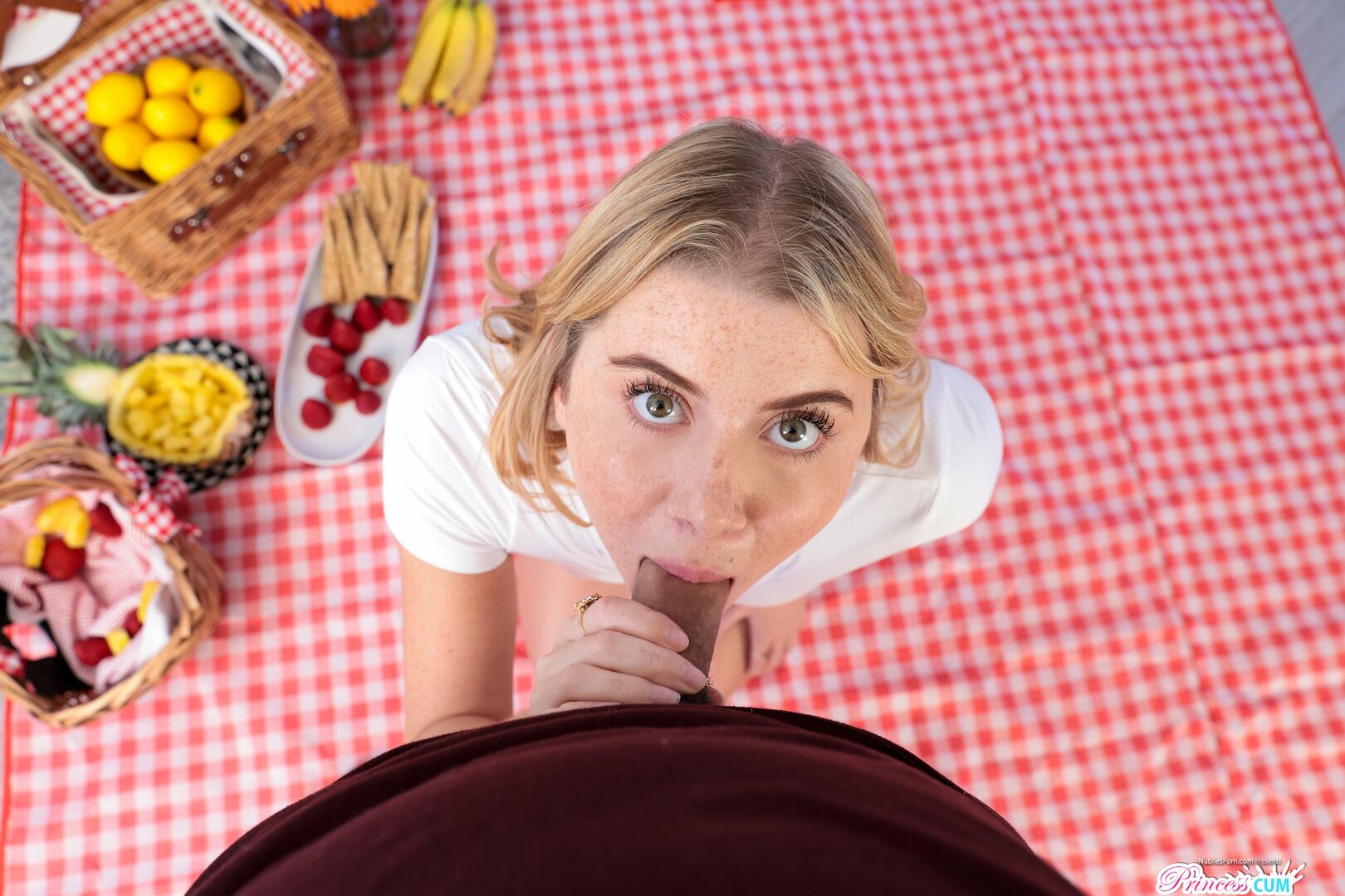 Stepsisters Juice Box - S11:E8