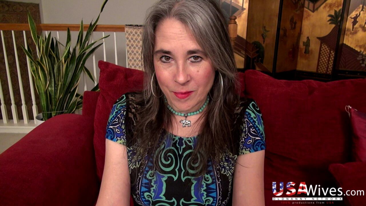 MATURE US LADY MARIE IN SEXY DESSOUS USING DILDO ON HER HAIRY PUSSY