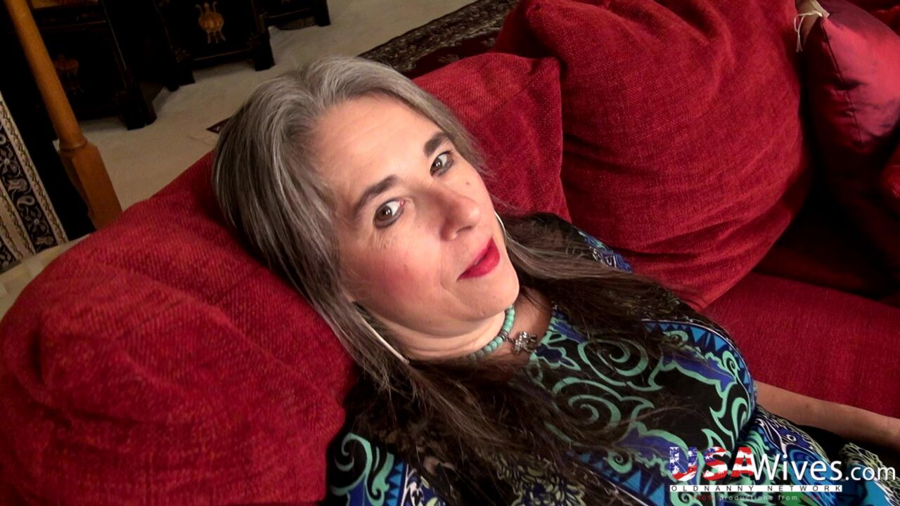 MATURE US LADY MARIE IN SEXY DESSOUS USING DILDO ON HER HAIRY PUSSY