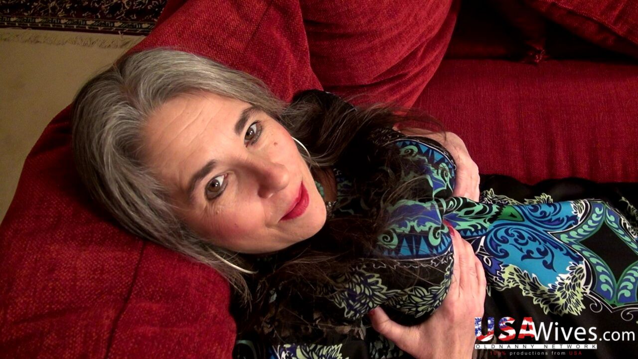 MATURE US LADY MARIE IN SEXY DESSOUS USING DILDO ON HER HAIRY PUSSY