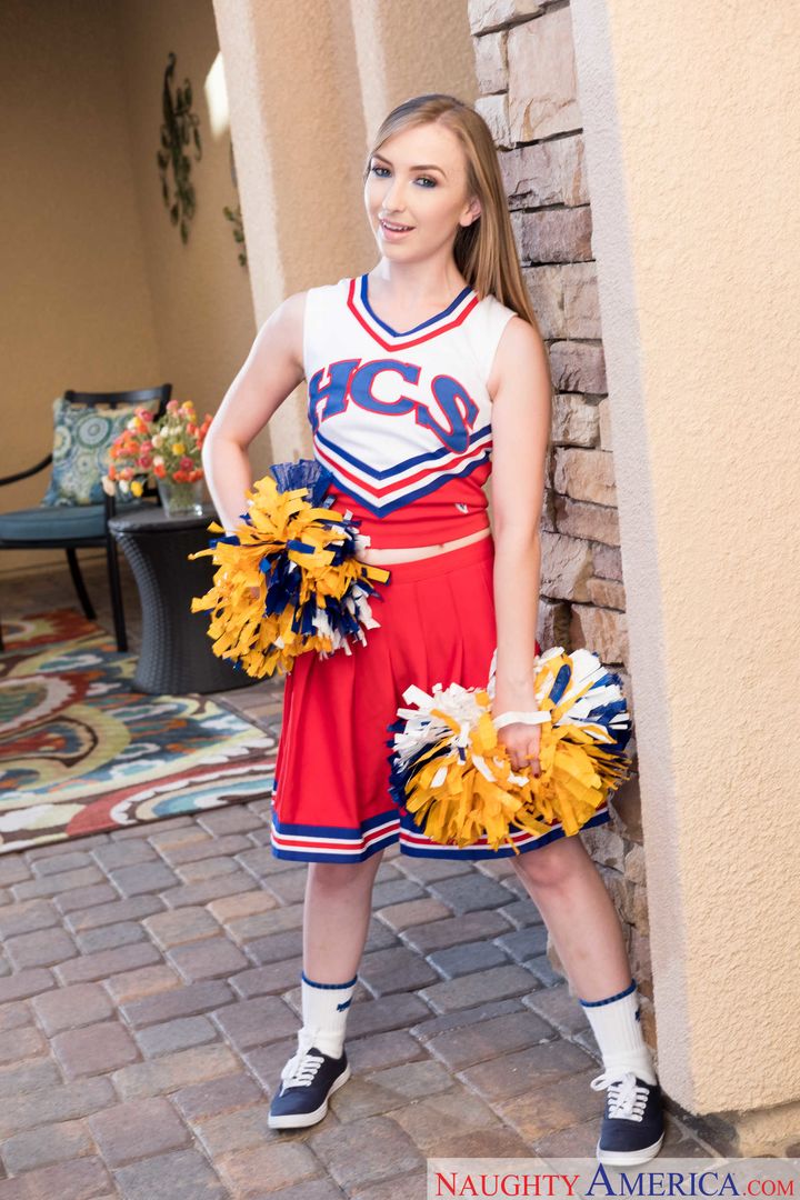 Gracie Green fucking in the bed with her small natural tits