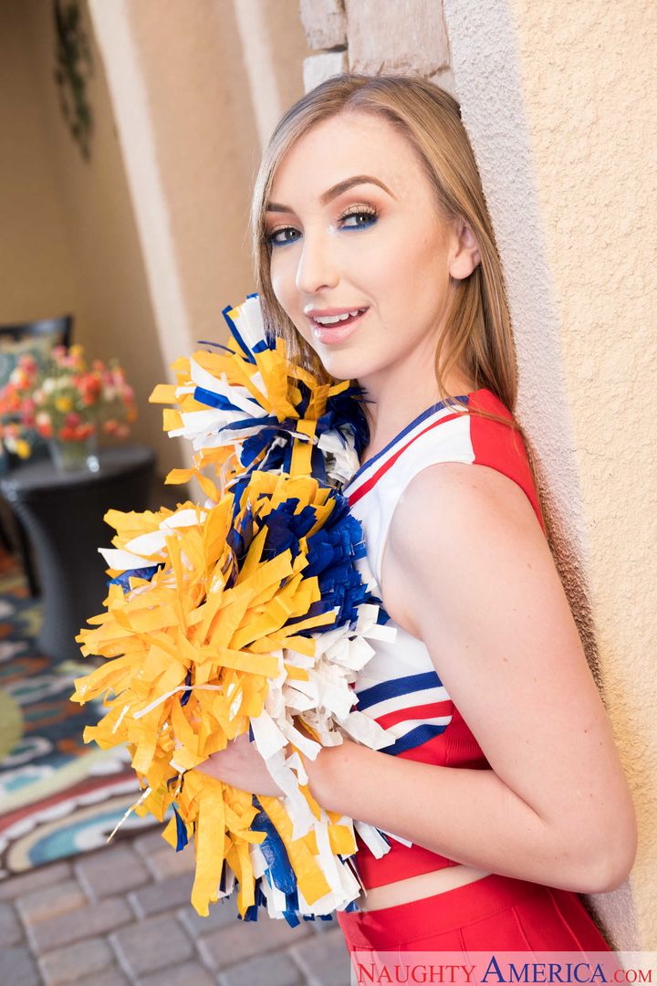 Gracie Green fucking in the bed with her small natural tits