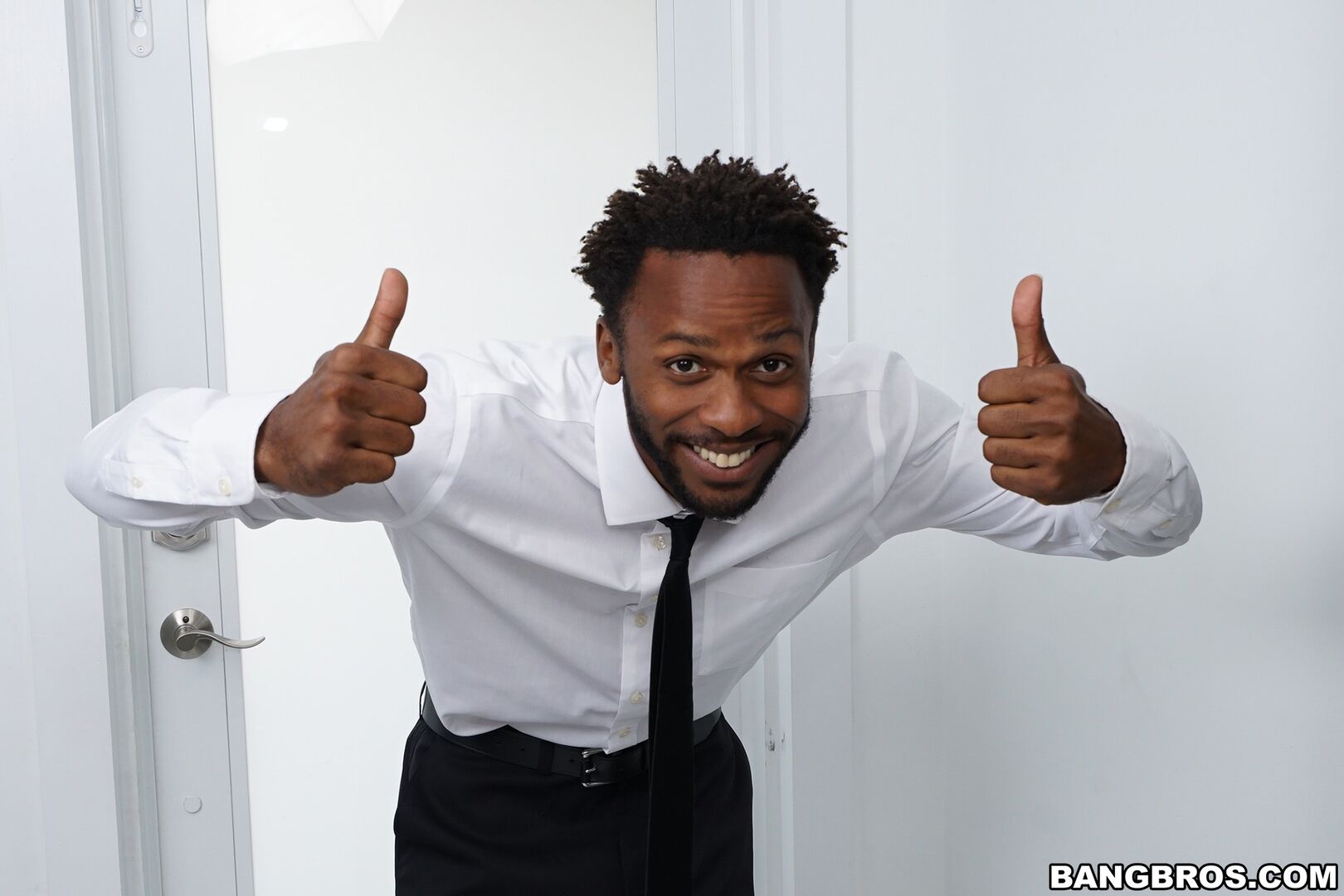 Candice Dares the Bootyoligist