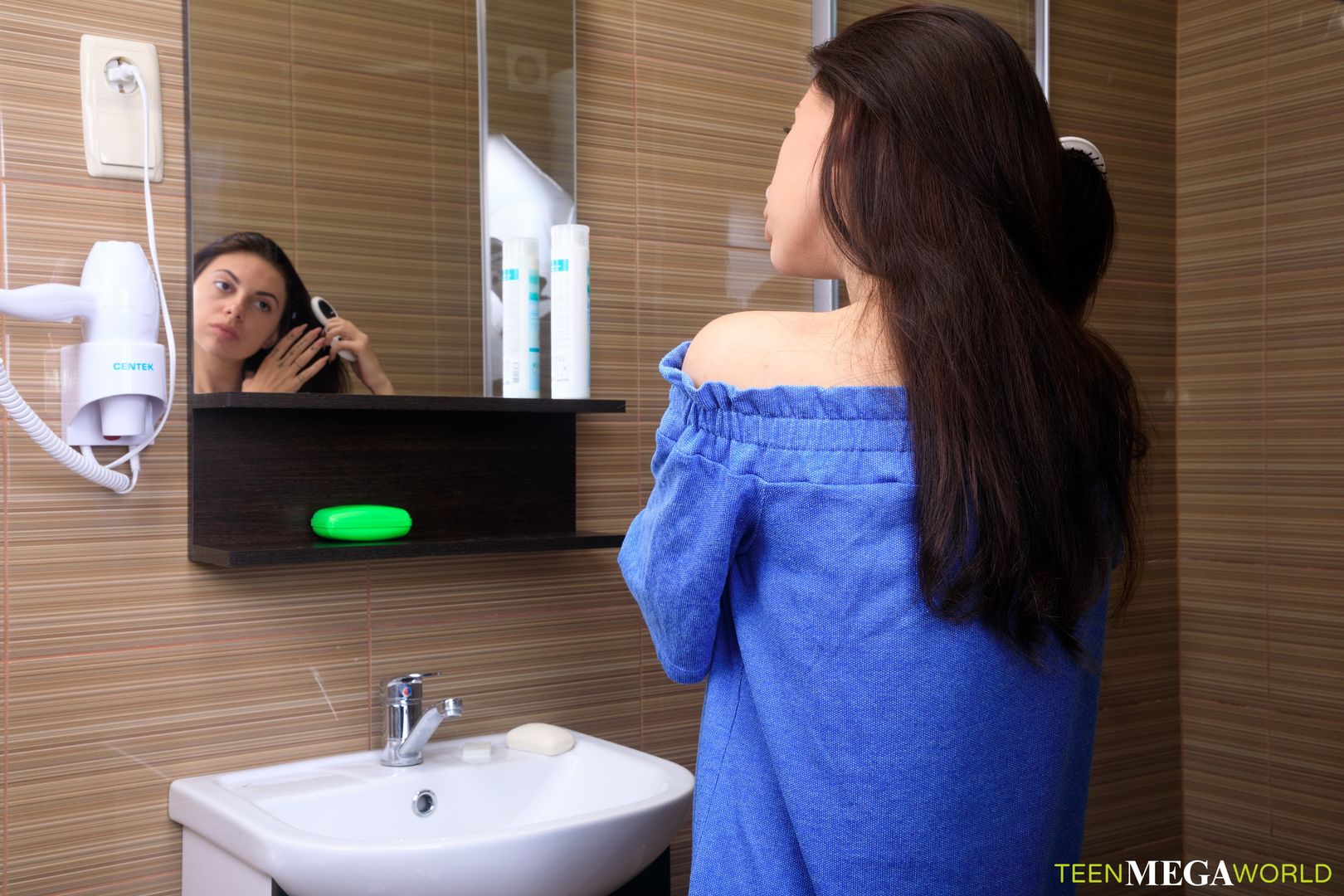 Dildo helps to take a shower