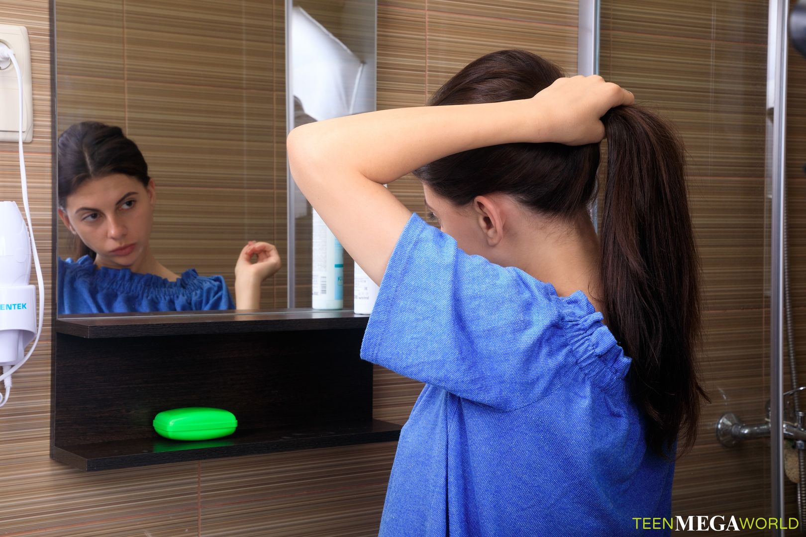 Dildo helps to take a shower