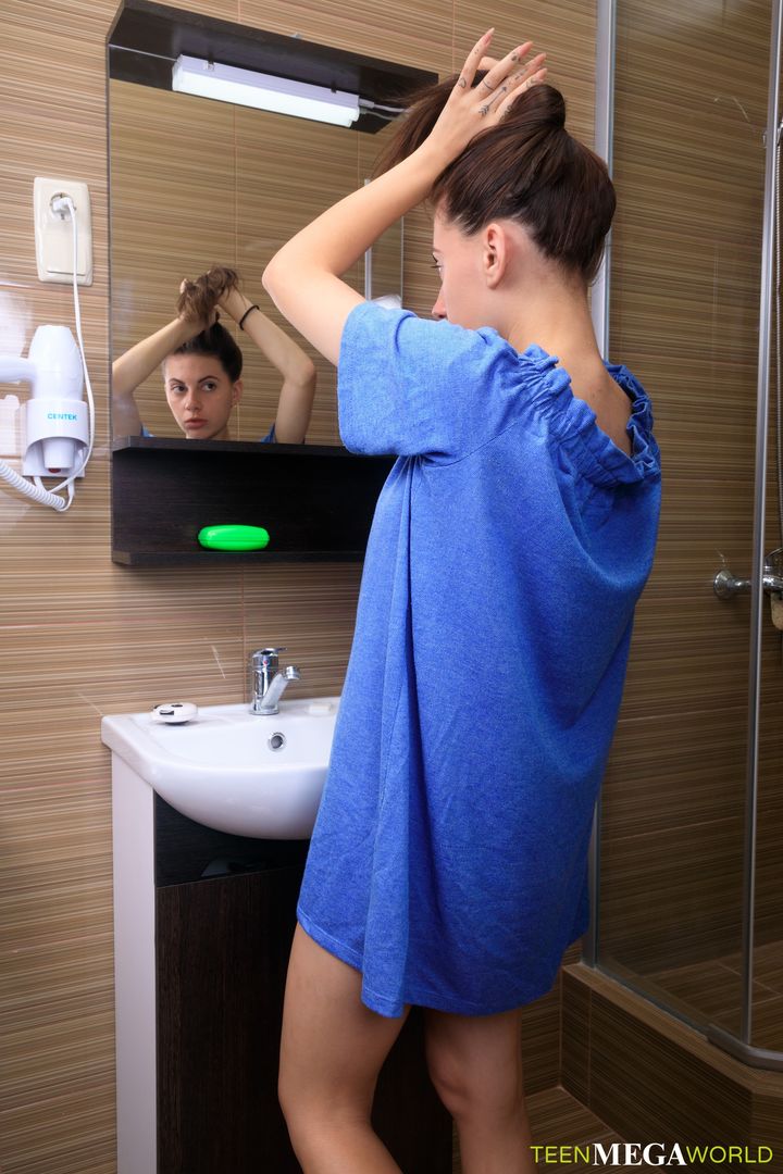 Dildo helps to take a shower