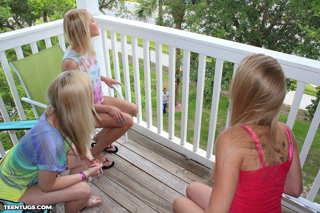 Вlondes do it better