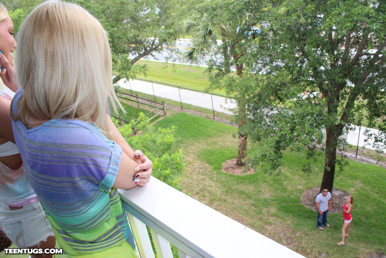 Вlondes do it better