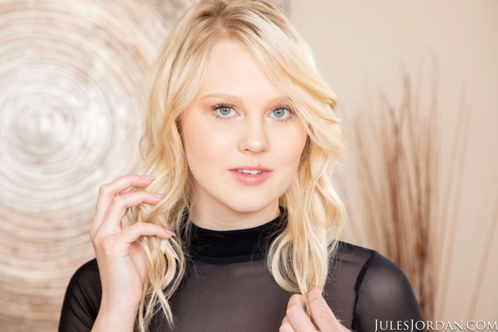 Lily Rader Impaled By Dredd