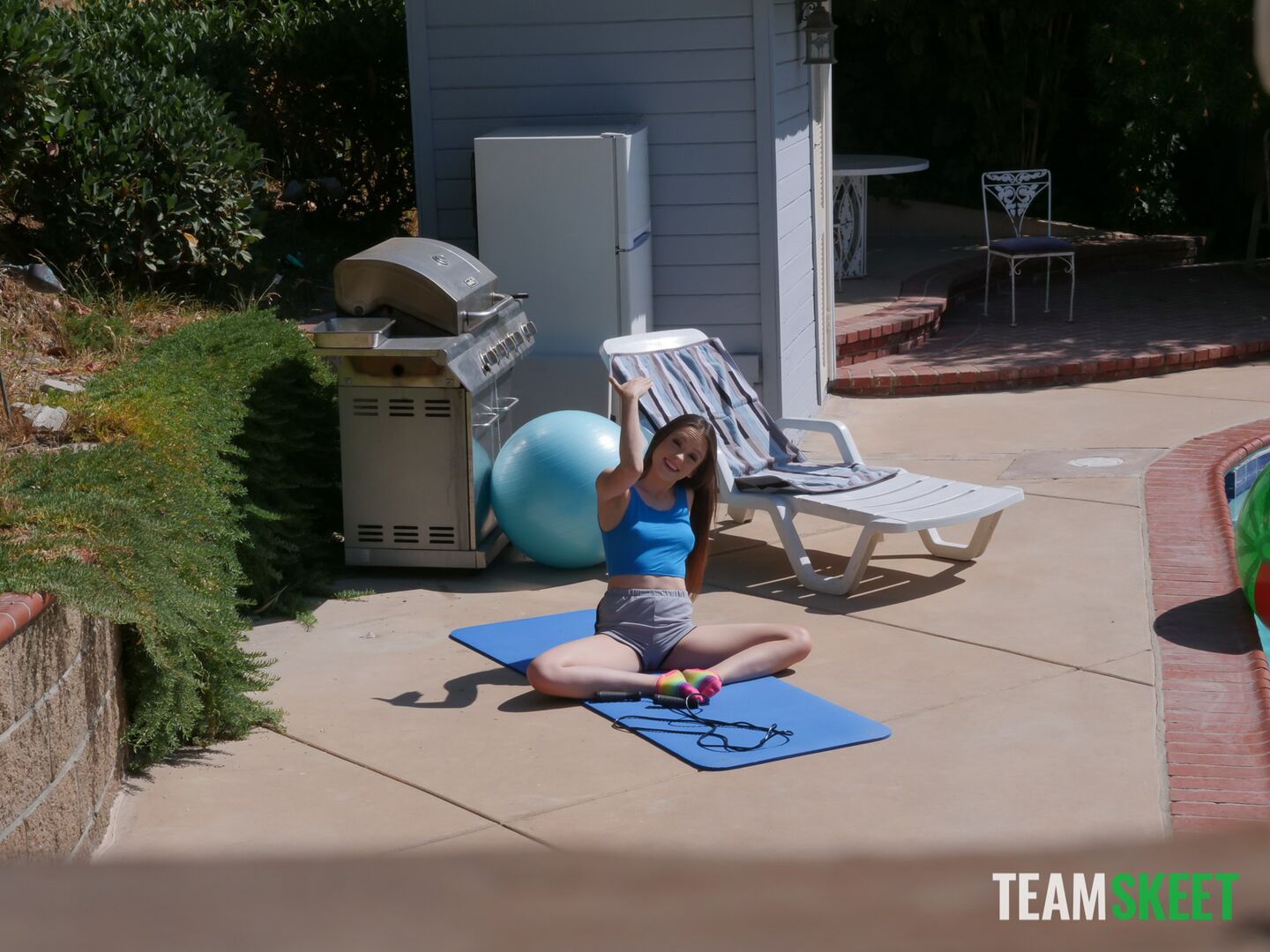 Benchpressing the Neighbor