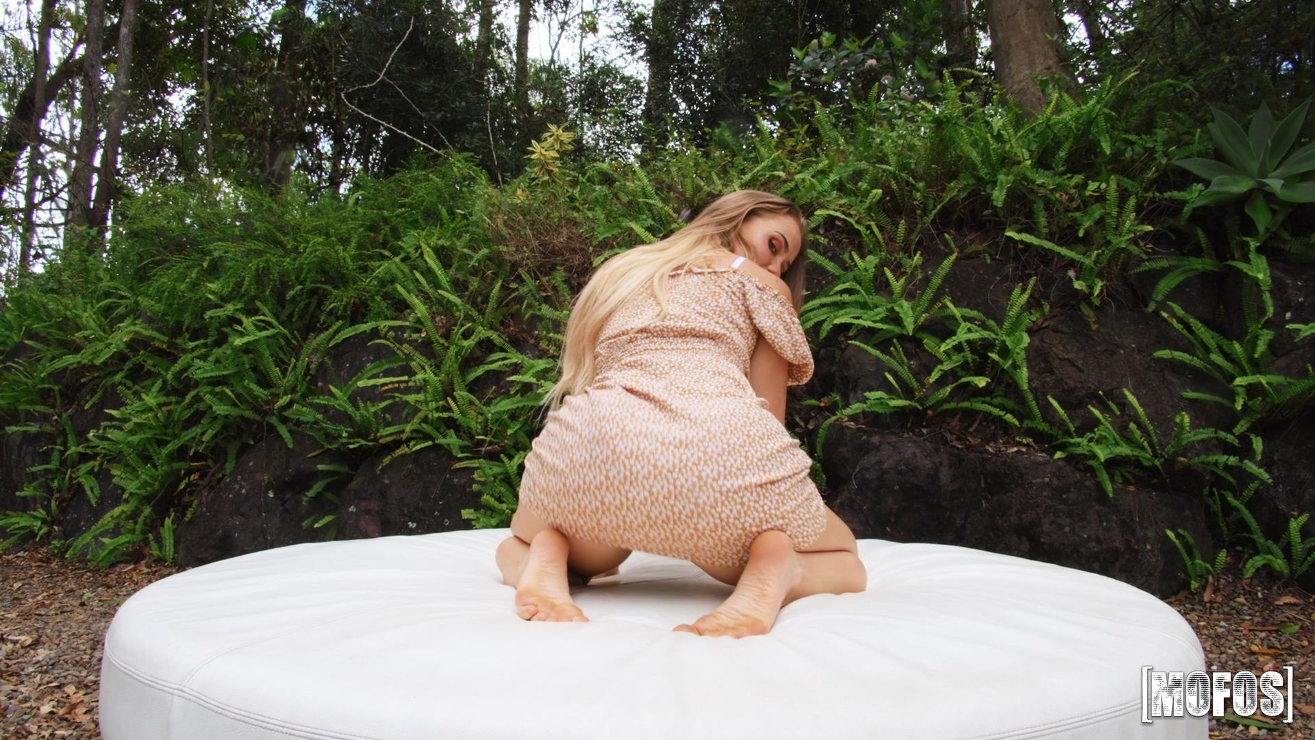 Scarlet's Solo Anal Adventure