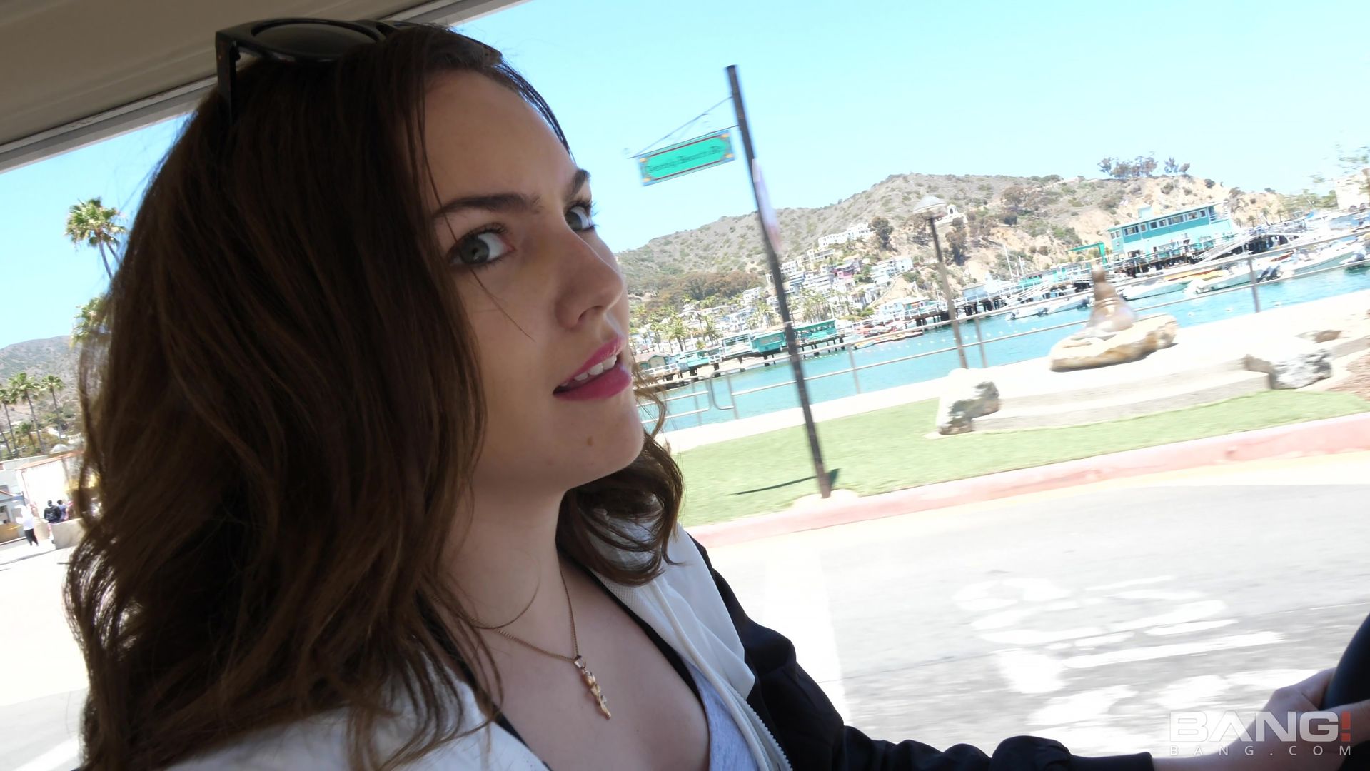 Freya Parker Pleases Herself During An Island Vacation