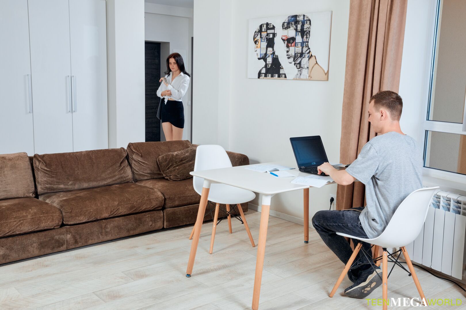 Cutie gets cunnilingus but not help