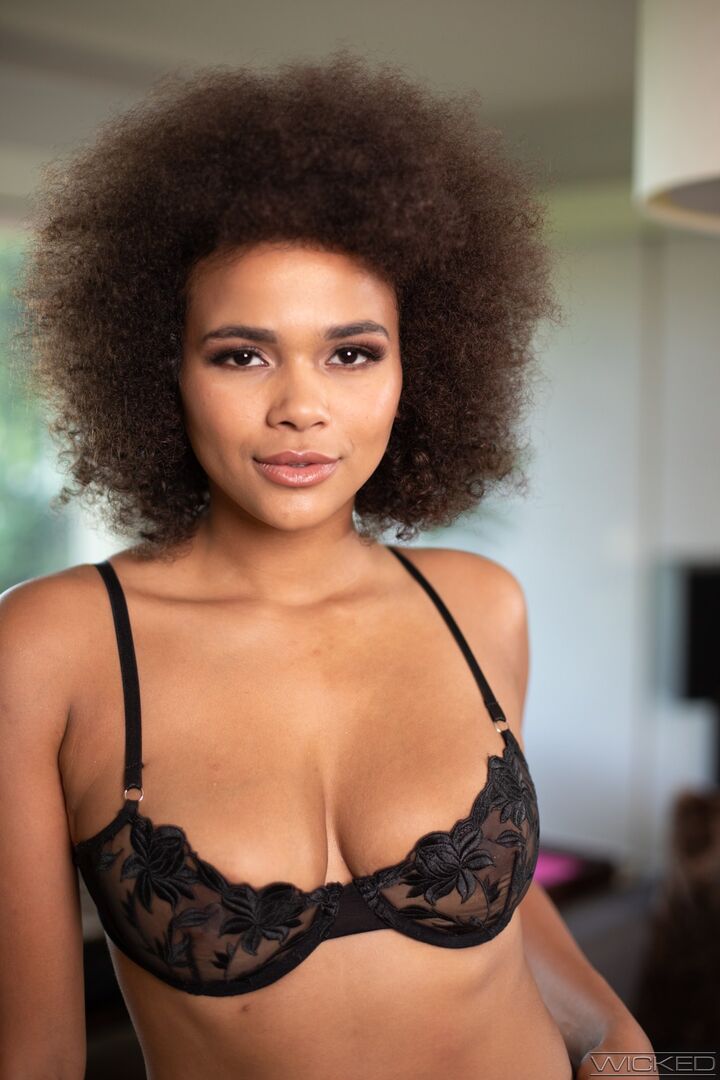 Foxy Ladies - Scene 4