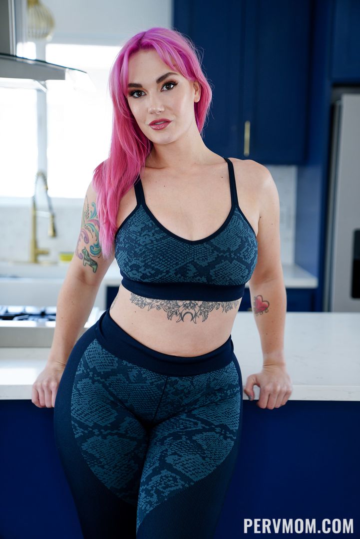 Let's Make Stepmom Famous